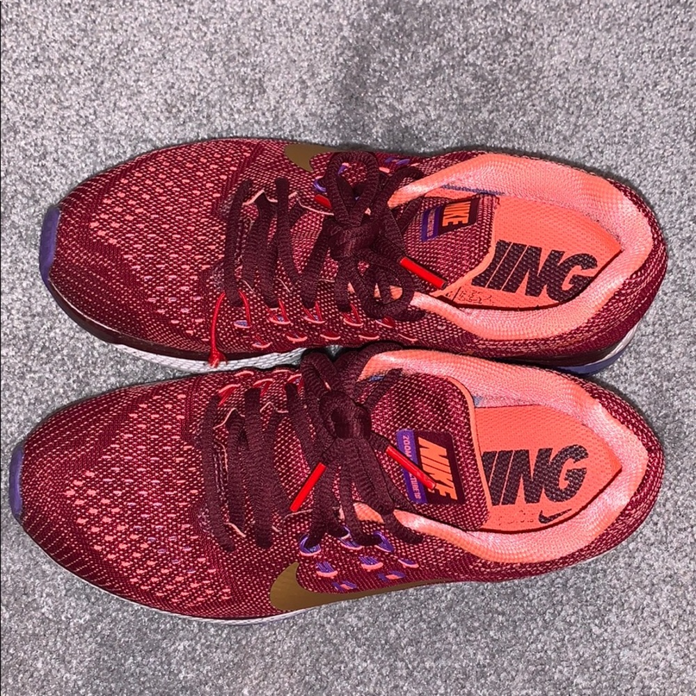 Nike zoom structure 18 sneaker